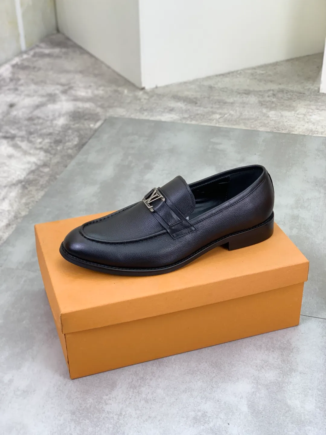 Men's Men's Shoes 💰P420 [New Style] 💰Yangli💎💎💎[Louis Vuitton] LV high-end men's formal business leather shoes, original order 1:1! Original imported calfskin, original metal buckle, imported sheepskin lining for feet, original outsole, men's shoe size: 39-45 (38.46 customized) black optional